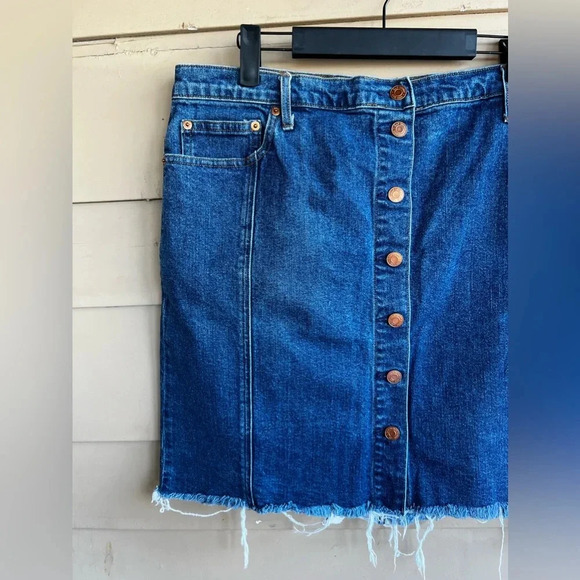Gap Denim 5 Pocket Button Front Medium Indigo Wash Skirt - Size 34 - Picture 3 of 8